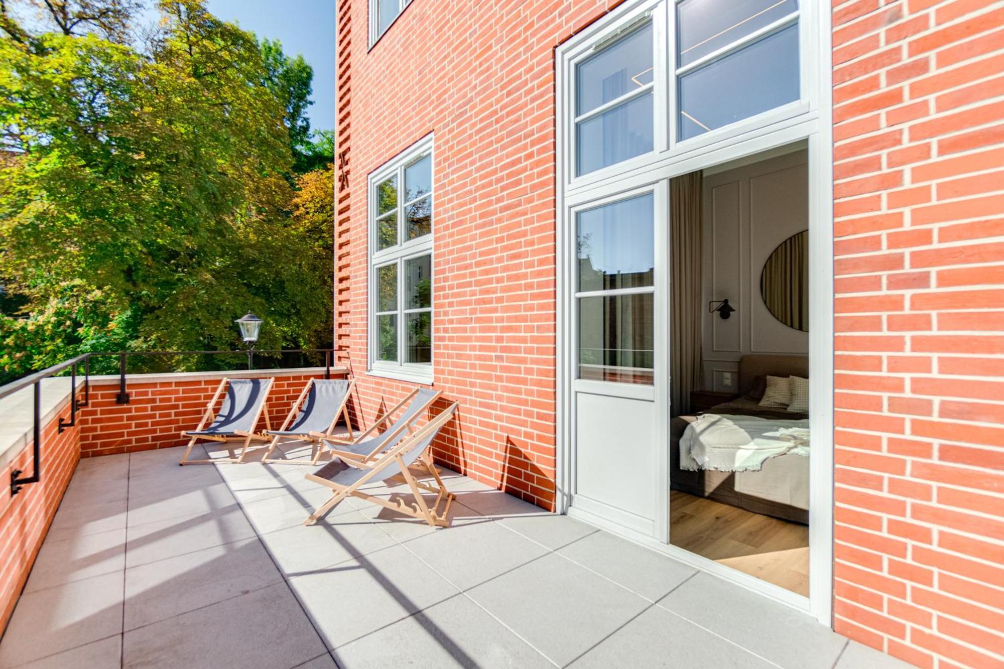Poniatowskiego Parkside Studio~parking And Lift Apartment